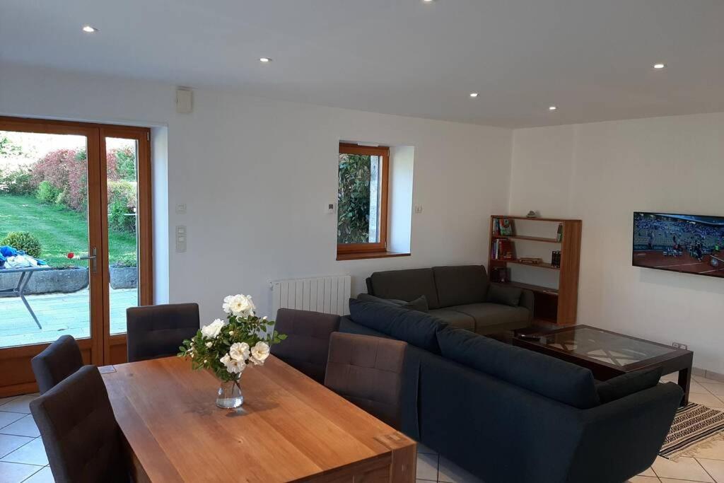 La Maison Bleue Saint-Sauveur-des-Landes Экстерьер фото