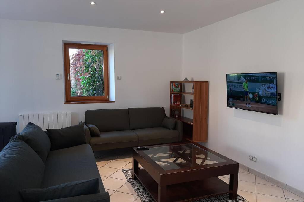 La Maison Bleue Saint-Sauveur-des-Landes Экстерьер фото