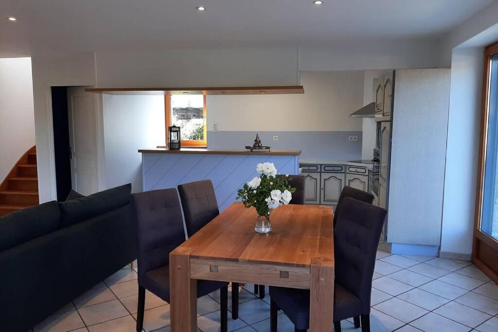 La Maison Bleue Saint-Sauveur-des-Landes Экстерьер фото