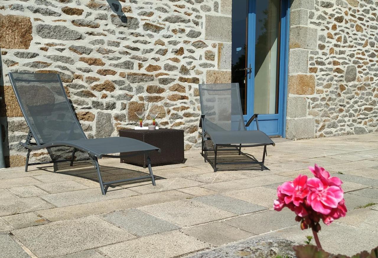 La Maison Bleue Saint-Sauveur-des-Landes Экстерьер фото